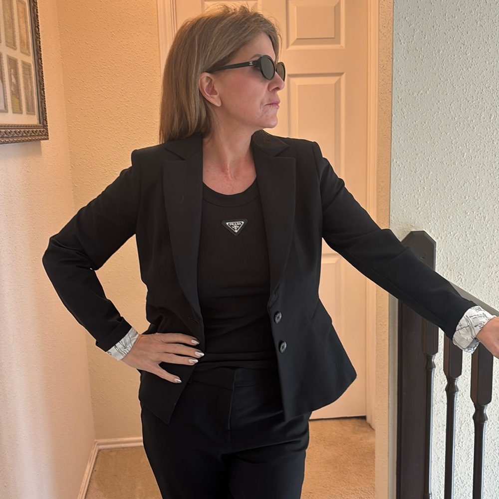 WHBM sz 4 Blazer Black w/ White lining